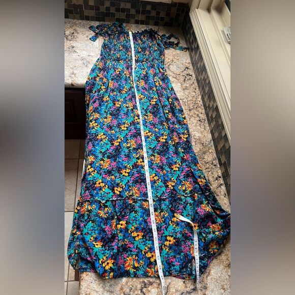 Floral Maxi Dress in Vibrant Colors - Picture 4 of 9